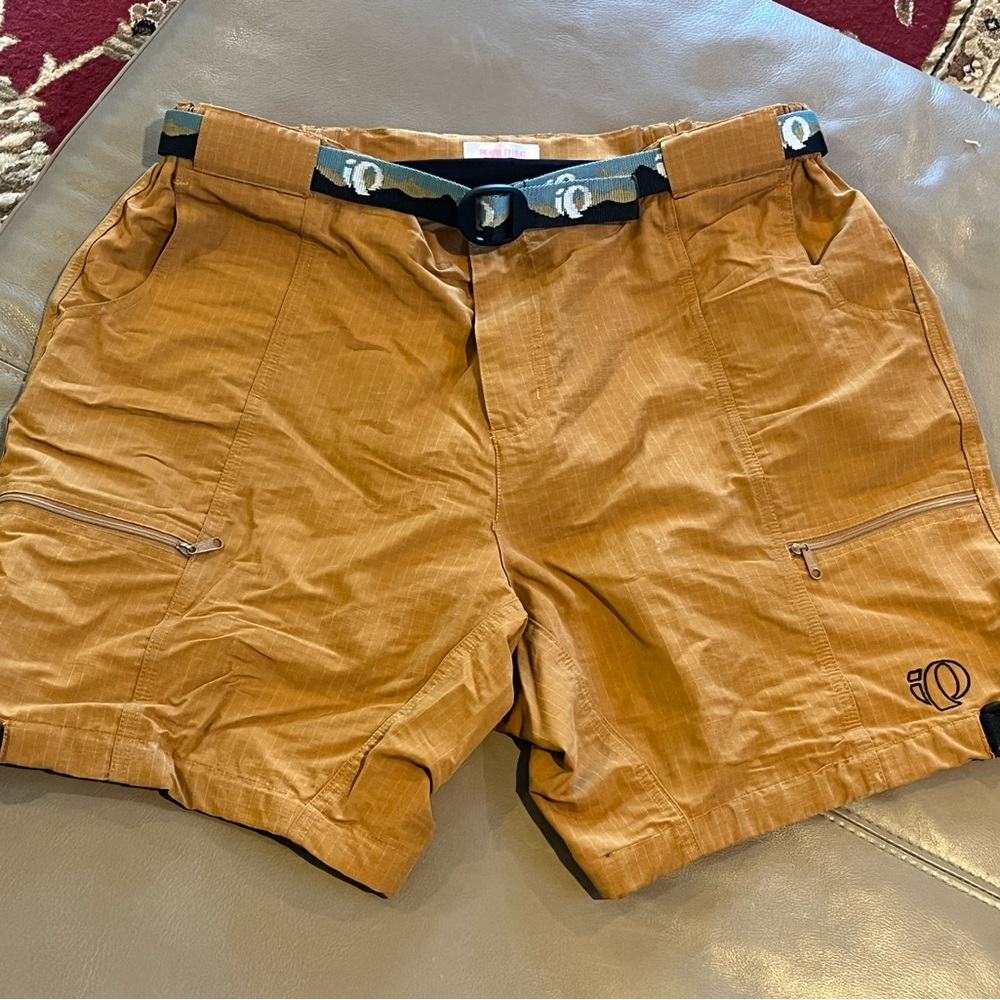 Pearl Izumi Technical Wear Climbing Shorts With Inner Lined Padded Seat XL